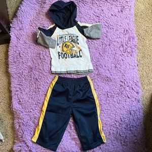 ☘️5 for $25☘️ Boys 12 month football outfit